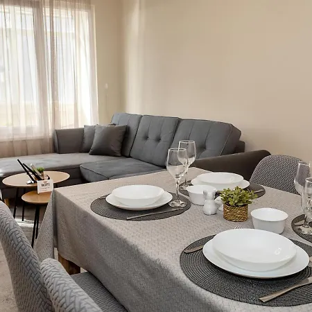 Διαμέρισμα Bright One-bedroom Flat With Balcony I Quiet Area By Flat Mаnаger