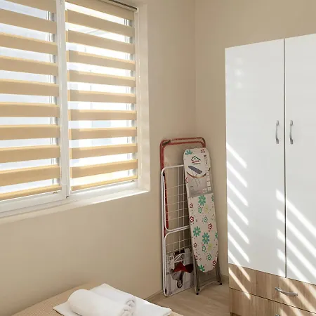 Διαμέρισμα Bright One-bedroom Flat With Balcony I Quiet Area By Flat Mаnаger *