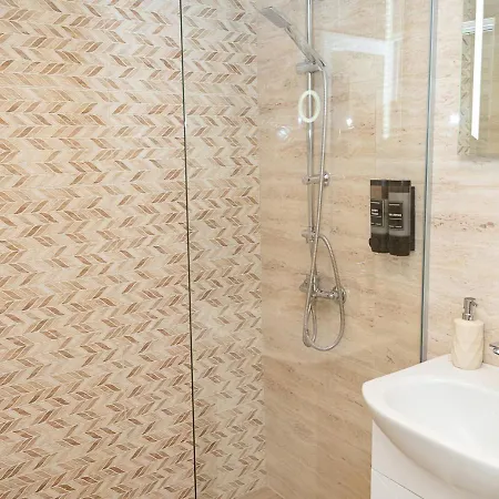 Bright One-bedroom Flat With Balcony I Quiet Area By Flat Mаnаger Διαμέρισμα