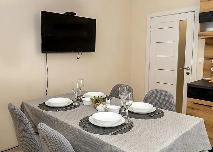 Bright One-bedroom Flat With Balcony I Quiet Area By Flat Mаnаger * וארנה