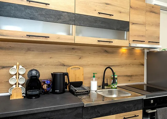 Bright One-bedroom Flat With Balcony I Quiet Area By Flat Mаnаger * וארנה